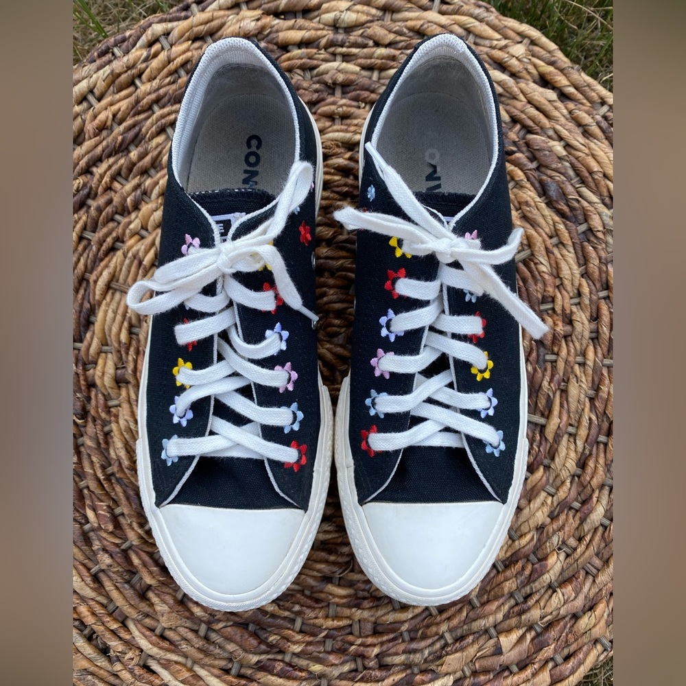 Embroidered Platform Converse